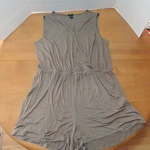 Rue21romper 2X green stretch